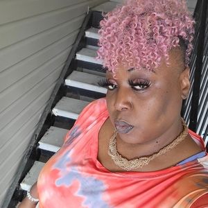 Meet your Posher, Latonya